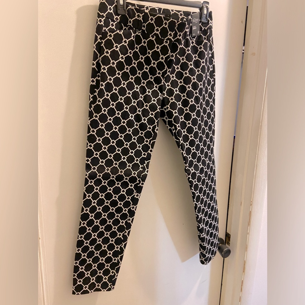 Ankle pants black and white